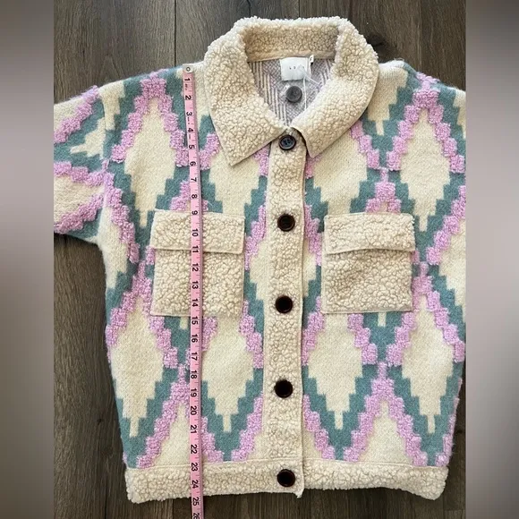 NWT LUSH Lightweight Jacquard Sherpa lined Sweater Jacket Cream/Lilac Size Med.
