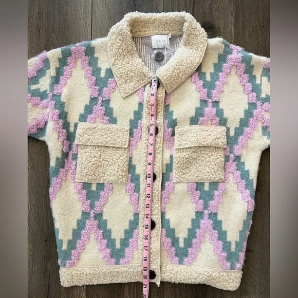 NWT LUSH Lightweight Jacquard Sherpa lined Sweater Jacket Cream/Lilac Size Med.