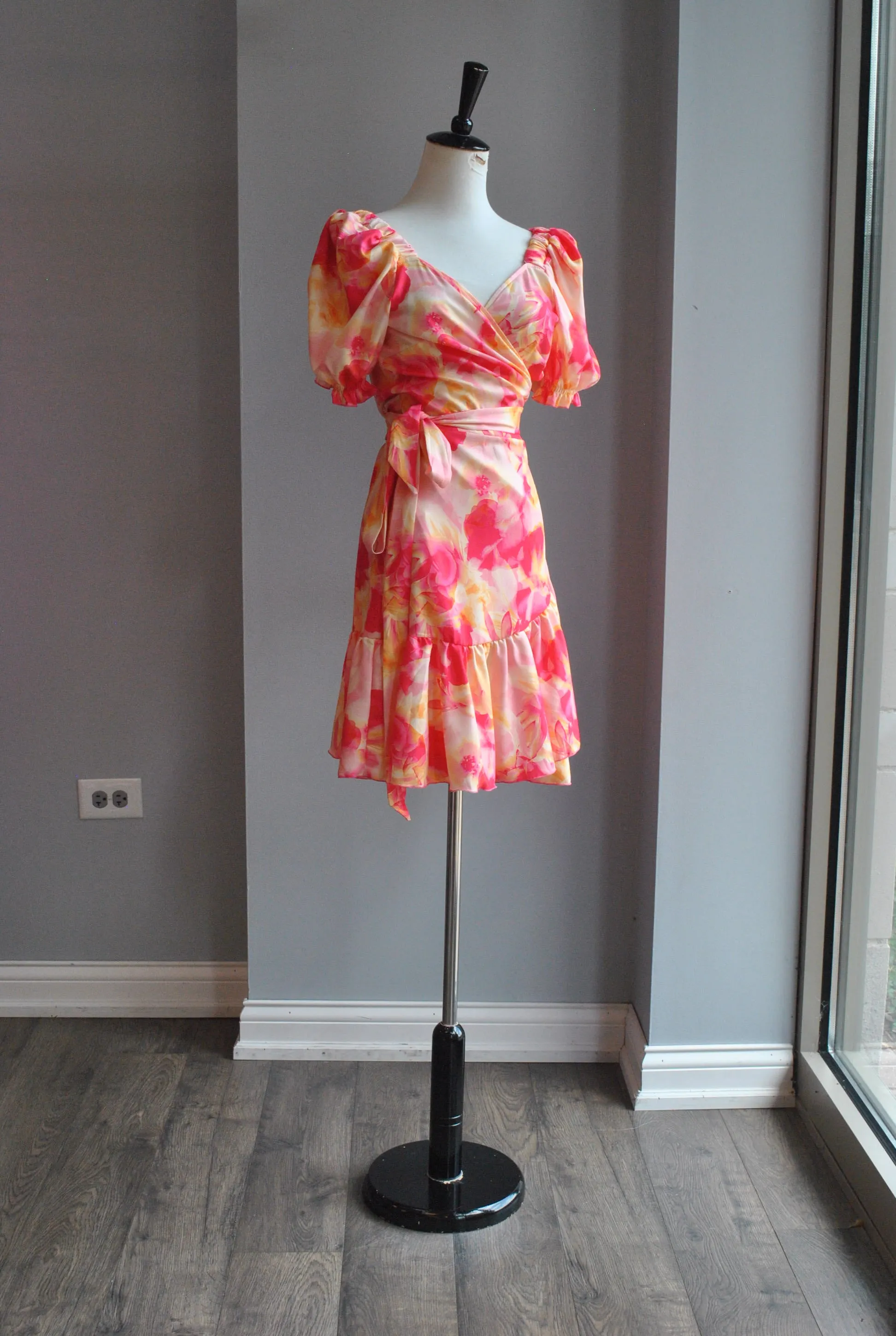 ORANGE MULTI SUMMER WRAP DRESS WITH SHORT SLEEVES