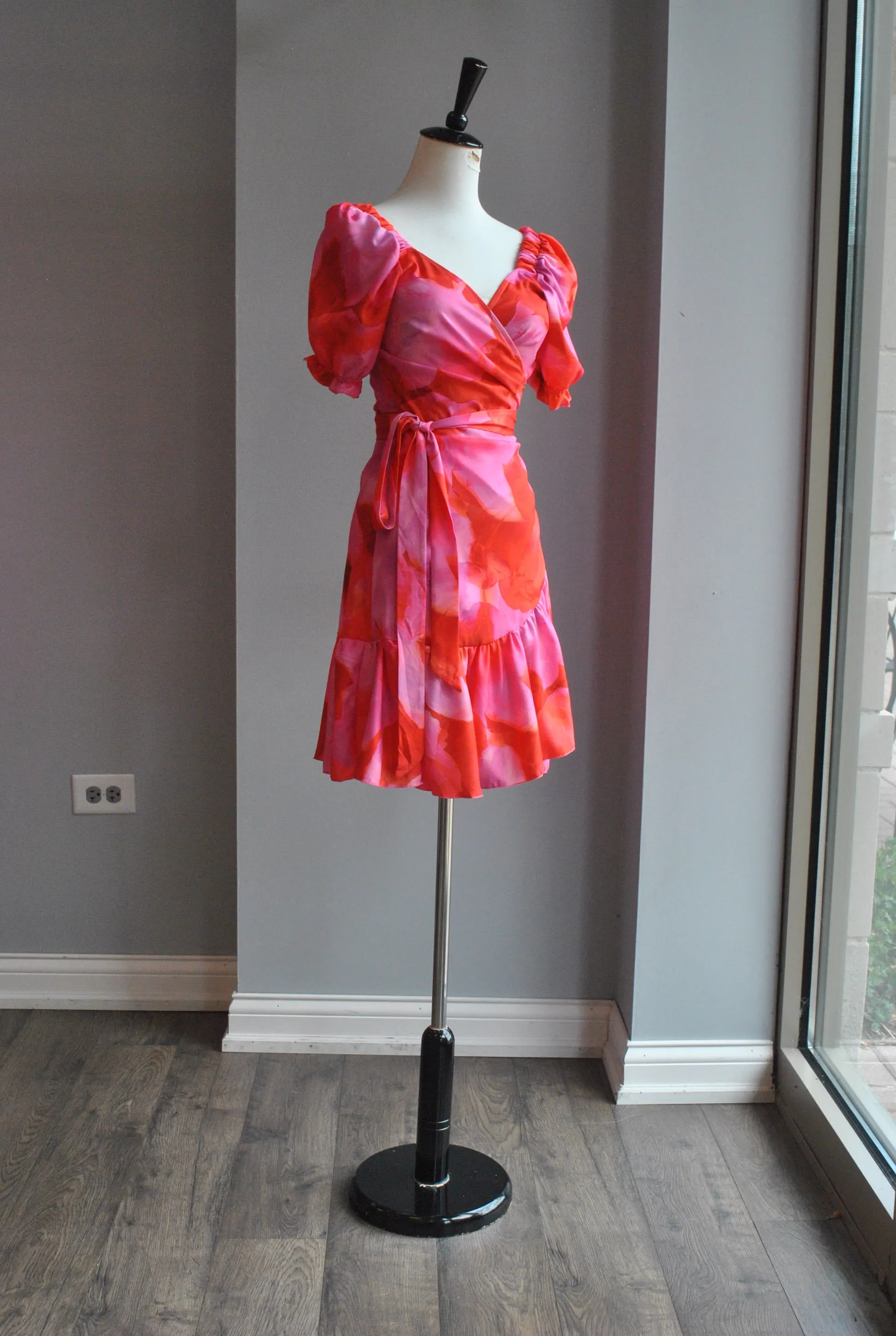 PINK AND RED WRAP SUMMER DRESS WITH SHORT SLEEVES