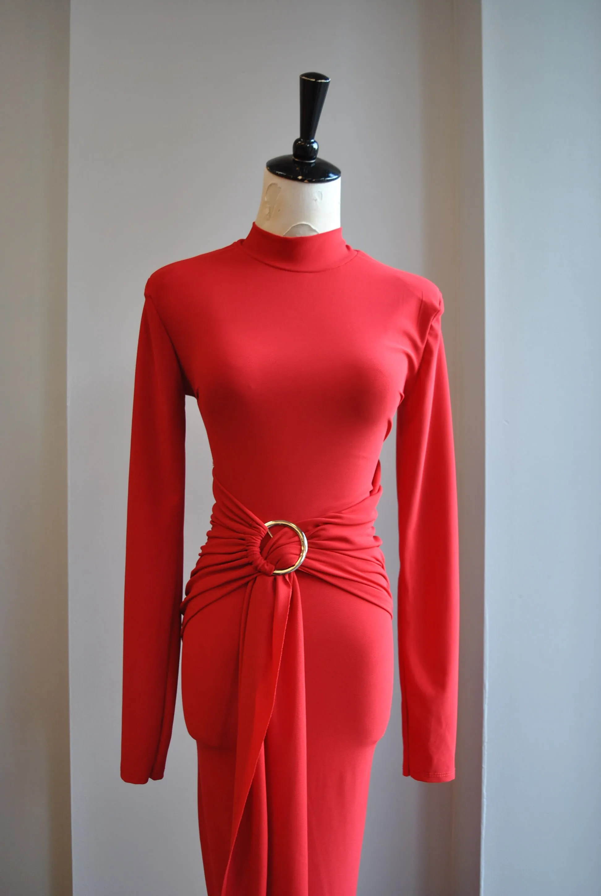 RED MIDI DRESS WITH FRONT RUSHING