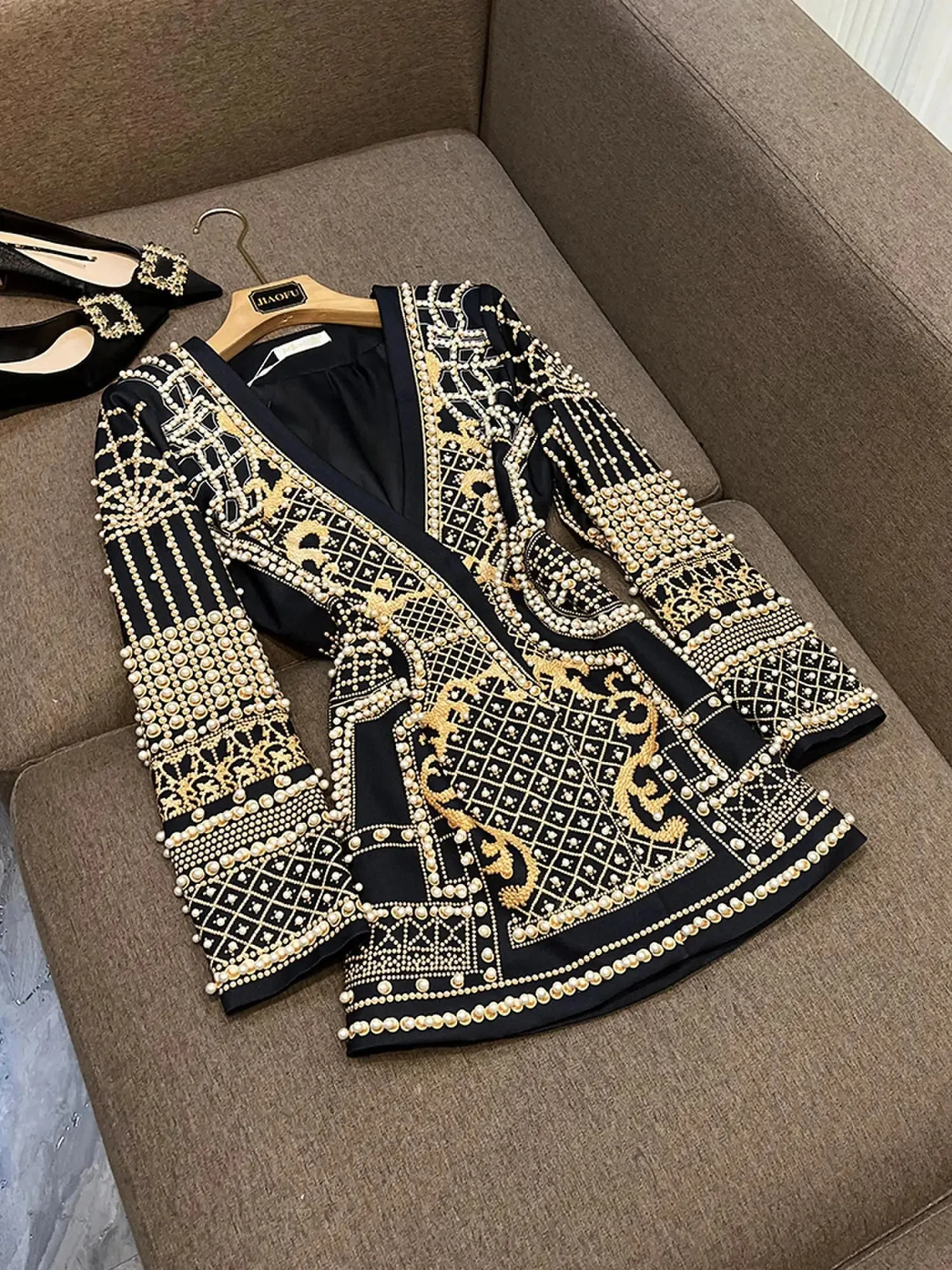 Retro Printed V-neckline Hidden Snap Blazer