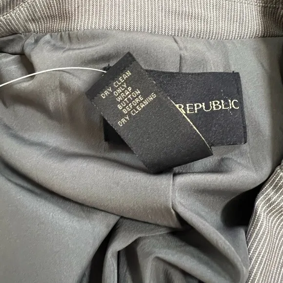🔥🔥SALE🔥🔥Banana Republic Women's Grey with white stripes Blazer Size 0