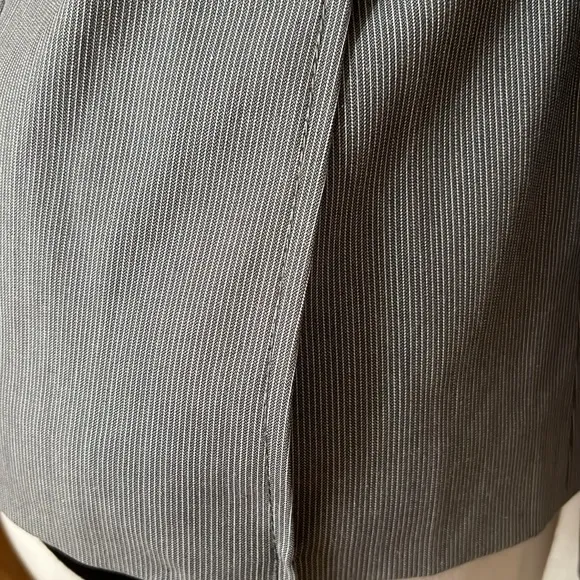 🔥🔥SALE🔥🔥Banana Republic Women's Grey with white stripes Blazer Size 0