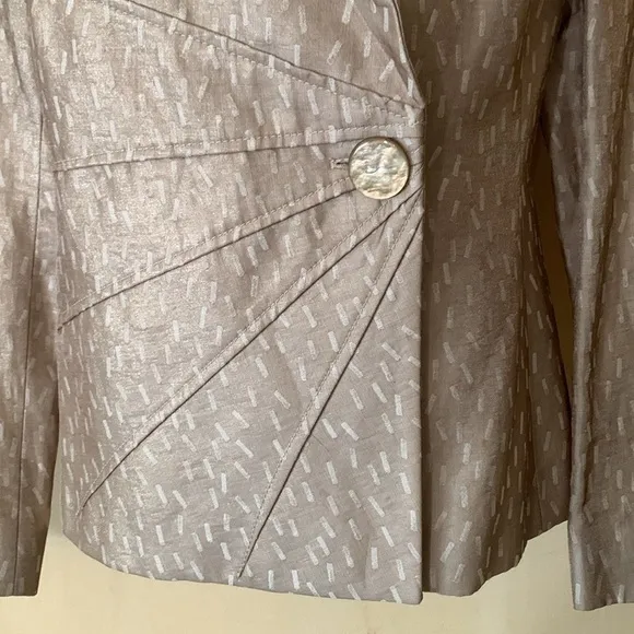 Santorelli Italian linen tan blazer with white accents size 2