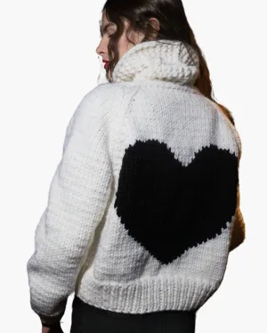 SHORT HEART CARDI IN SNOW/JET
