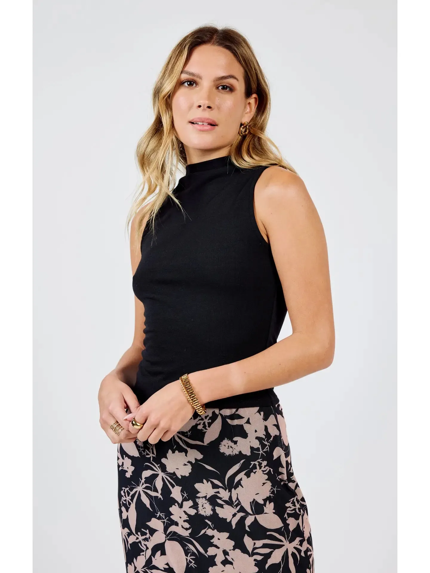 Sleeveless Mock Neck Knit Top {Black}