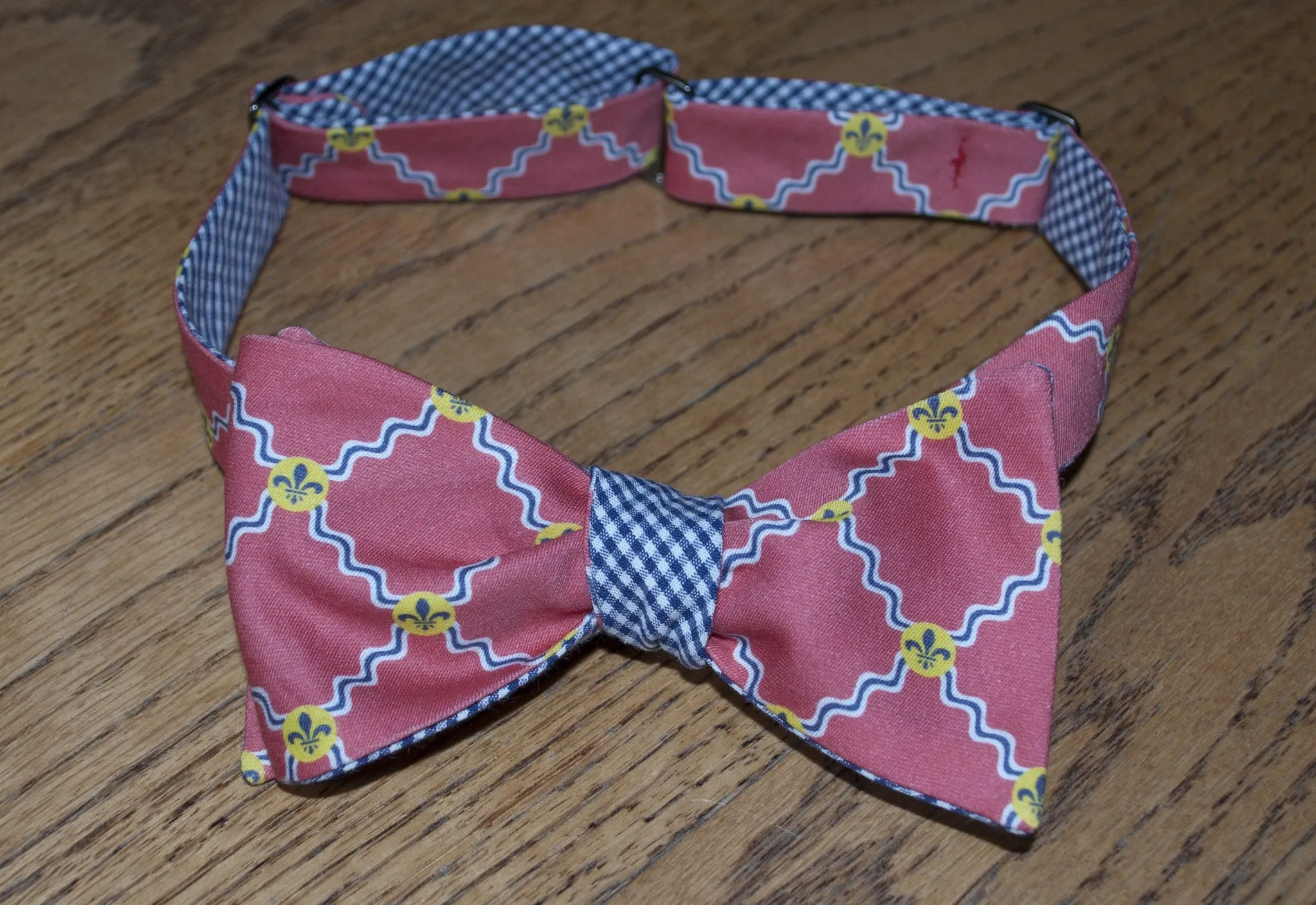 St. Louis Flag Bow Tie - red