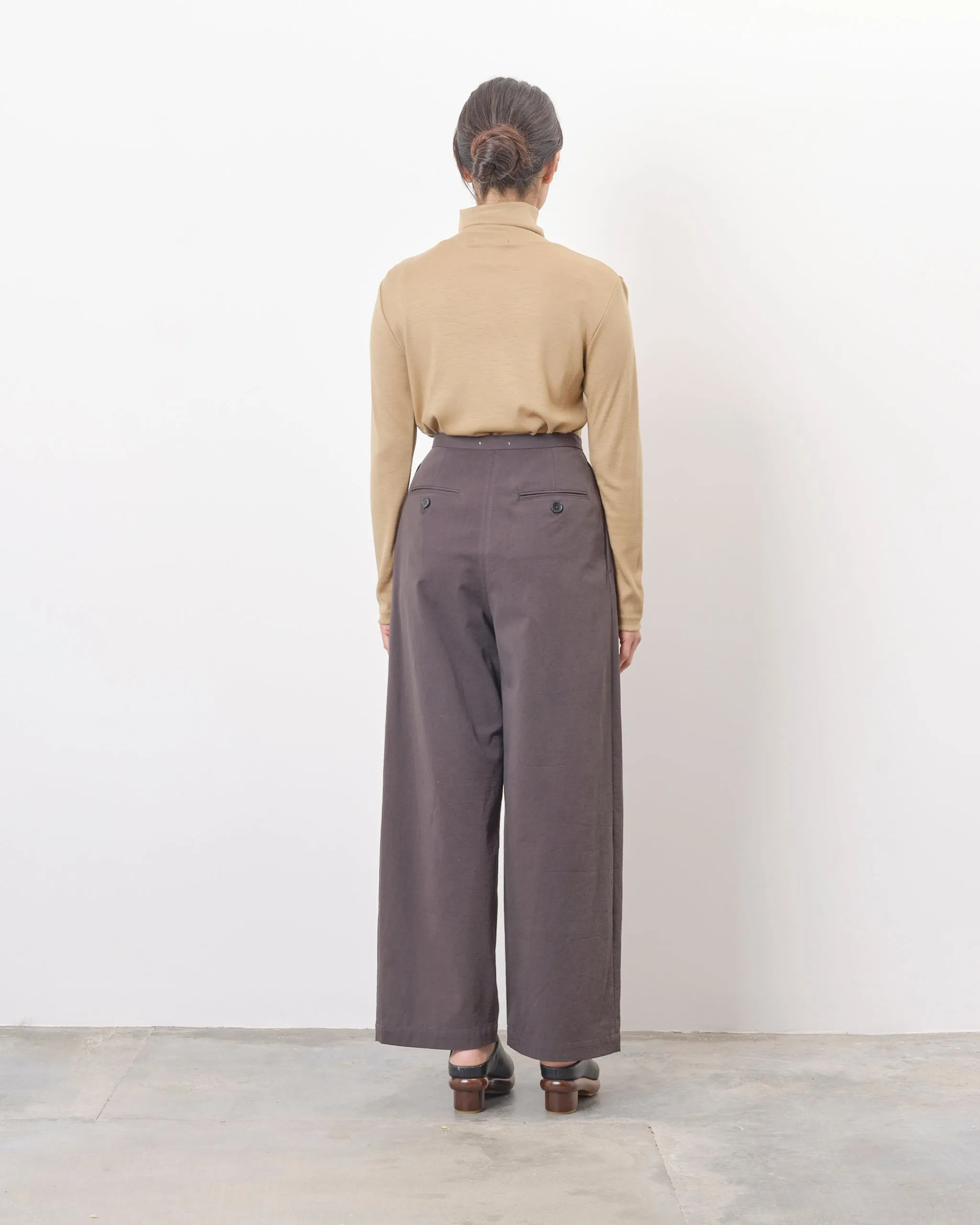 Straight Trouser in Dark Grey