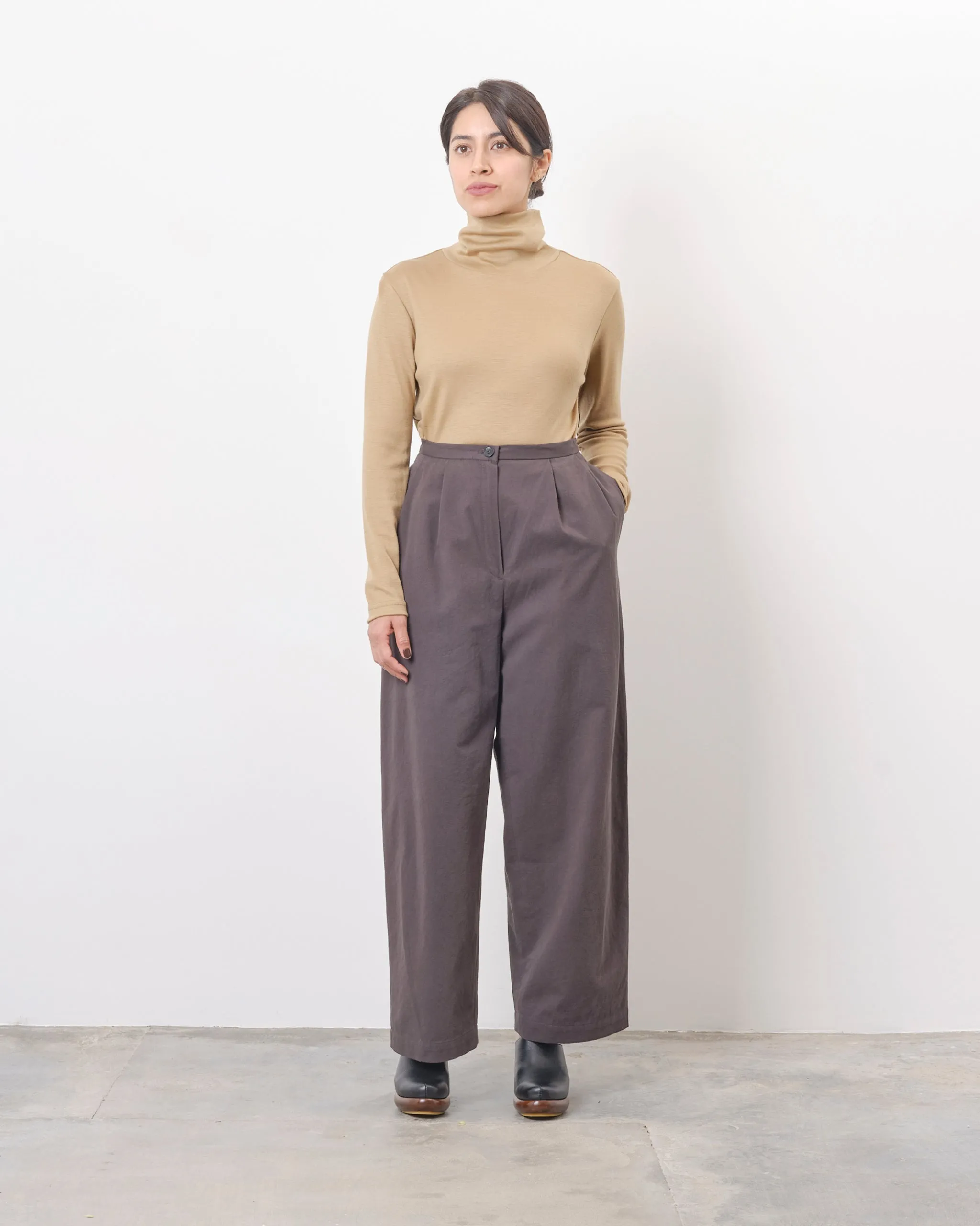 Straight Trouser in Dark Grey