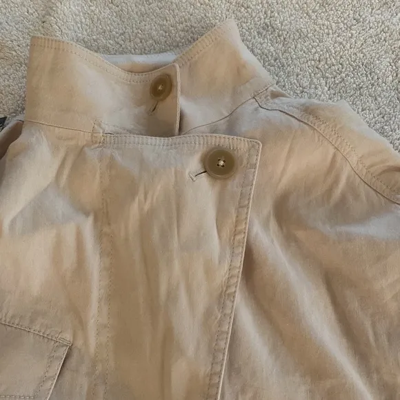 Vince linen blended gorgeous blazer with great pockets. Beautiful.