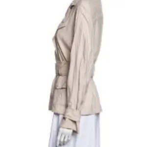 Vince linen blended gorgeous blazer with great pockets. Beautiful.