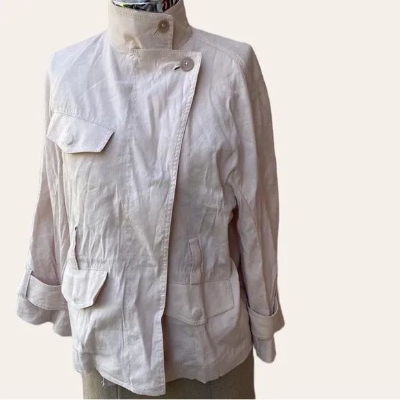 Vince linen blended gorgeous blazer with great pockets. Beautiful.