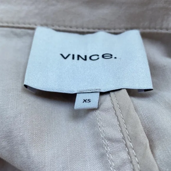 Vince linen blended gorgeous blazer with great pockets. Beautiful.