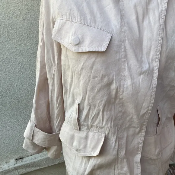 Vince linen blended gorgeous blazer with great pockets. Beautiful.