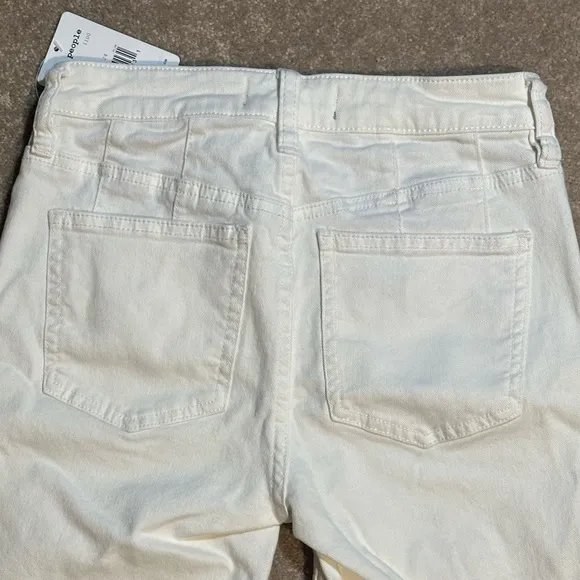 WE THE FREE Women’s White Bermuda Raw Hem Denim Shorts 24 Waist