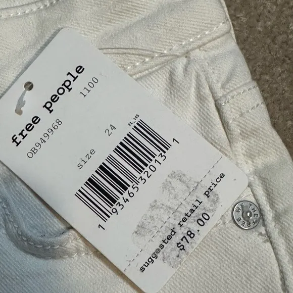 WE THE FREE Women’s White Bermuda Raw Hem Denim Shorts 24 Waist