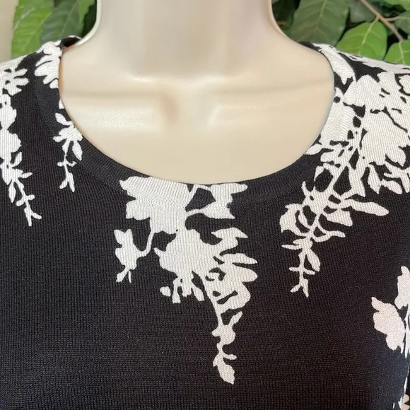 WHBM FLORAL SHORT SLEEVE SWEATER