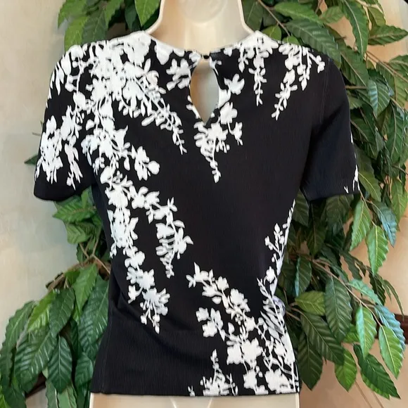 WHBM FLORAL SHORT SLEEVE SWEATER