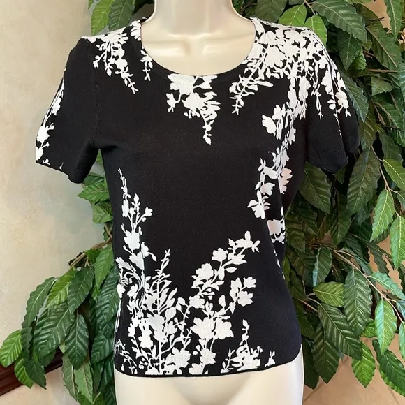 WHBM FLORAL SHORT SLEEVE SWEATER