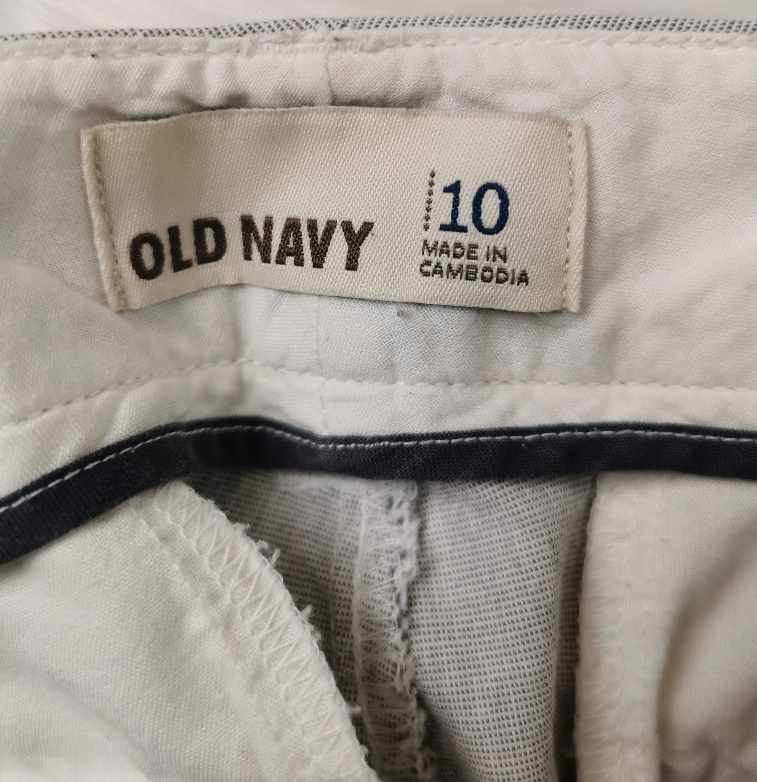 WOMENS SIZE 10 - OLD NAVY, Cotton Bermuda Shorts EUC B6