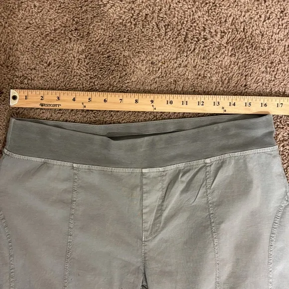 XCVI Wearables Women's NWT Tatum Green Pull-on Bermuda Shorts size L Summer