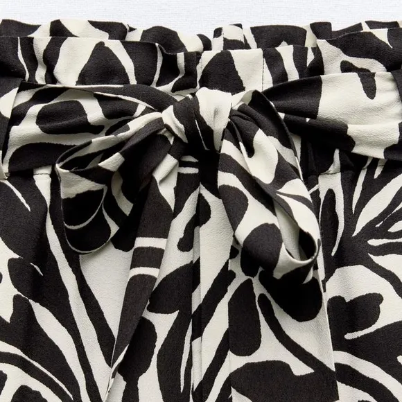 ZARA PRINTED PAPERBAG SHORTS